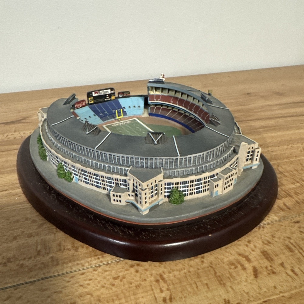 Municipal Stadium Old Home Of The Cleveland Browns NFL Replica Danbury Mint - Picture 3 of 6